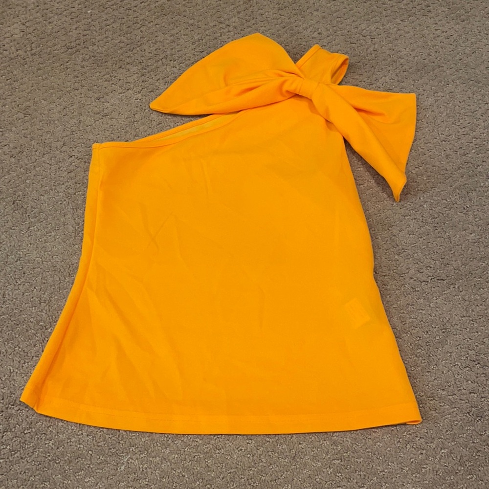 Orange one should’ve top